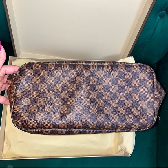 Louis Vuitton Neverfull MM tote unites timeless design in Damier Ebene canvas - Picture 14 of 16